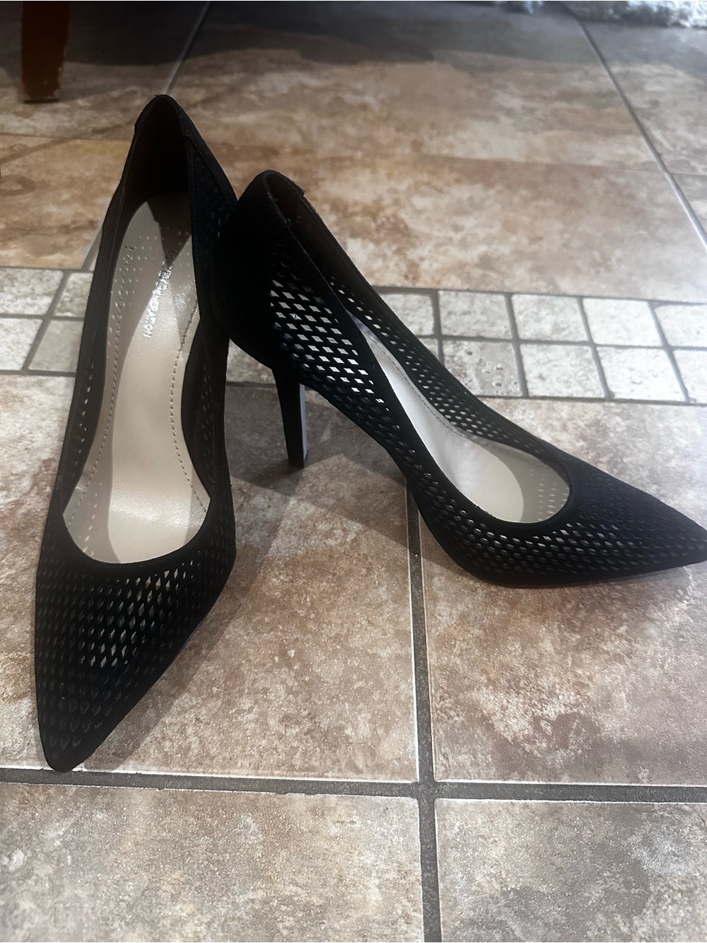 BCBGengeration Black Net
Pumps sz 8.5